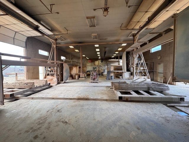 Office/Warehouse with Yard: 993 W 14730 S