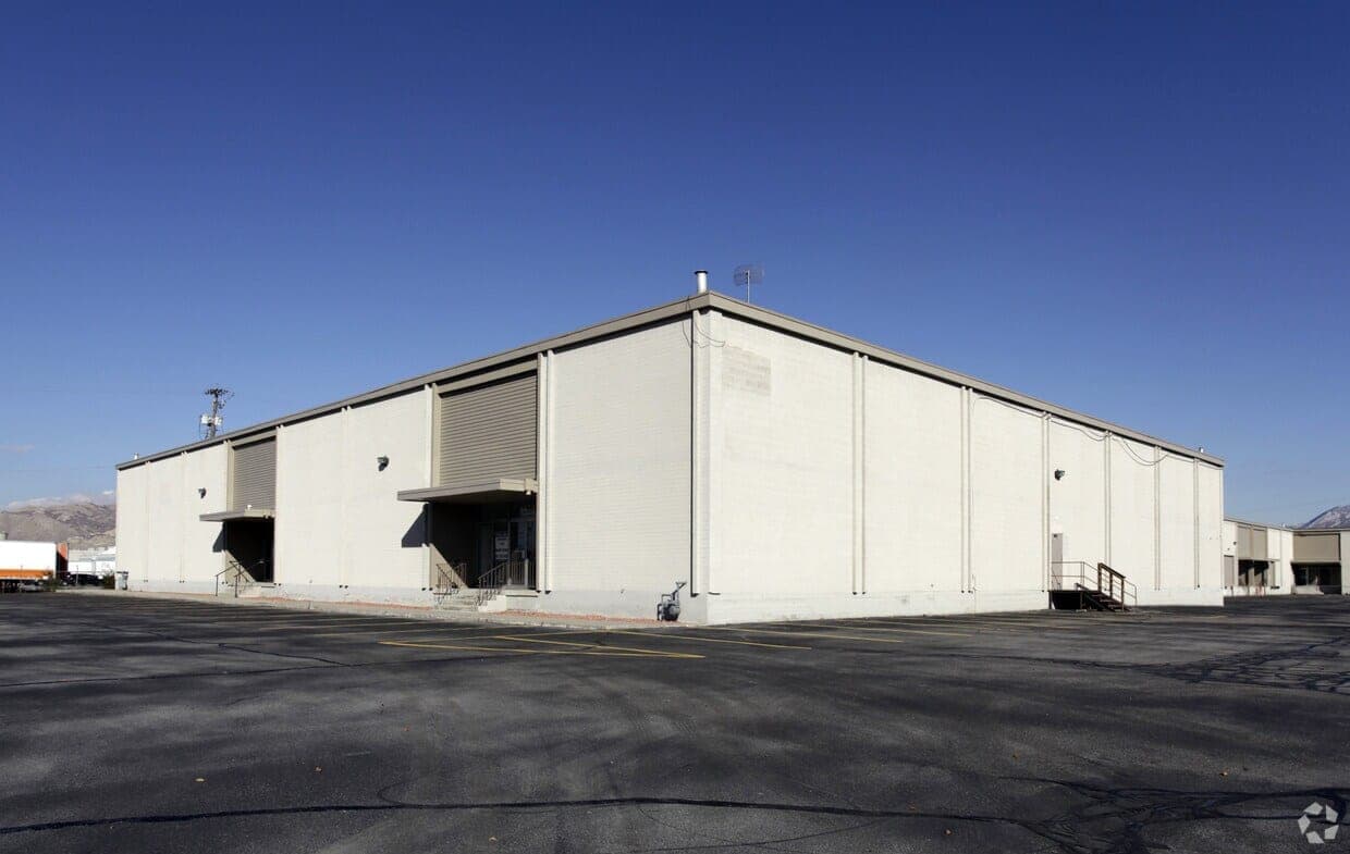 Overland Industrial Park: Bldg 2 (1465 & 1473)